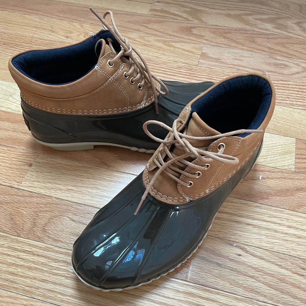 New - never worn Tommy Hilfiger Ankle Duck Boots